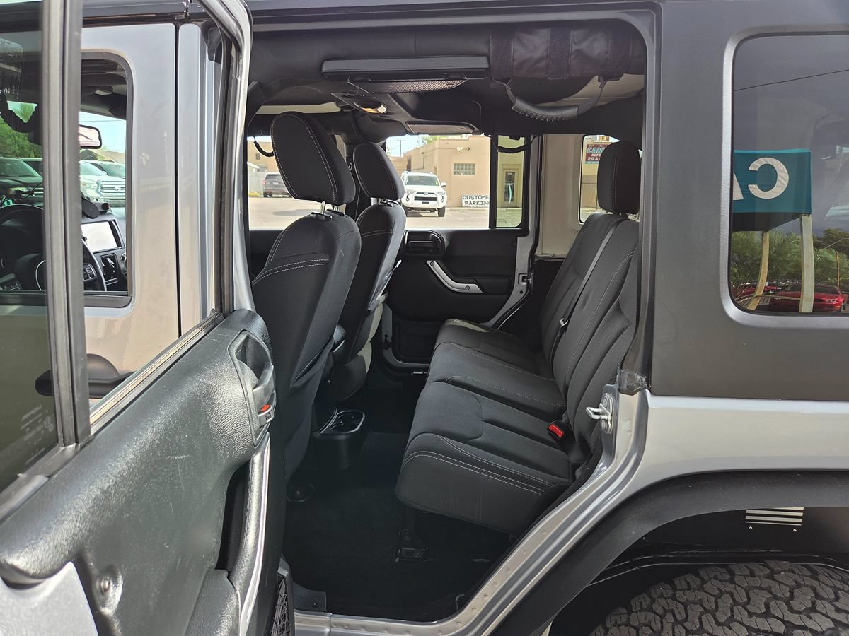 Used 2018 Jeep Wrangler Unlimited Sahara w/ Connectivity Group AWD/4WD image 50