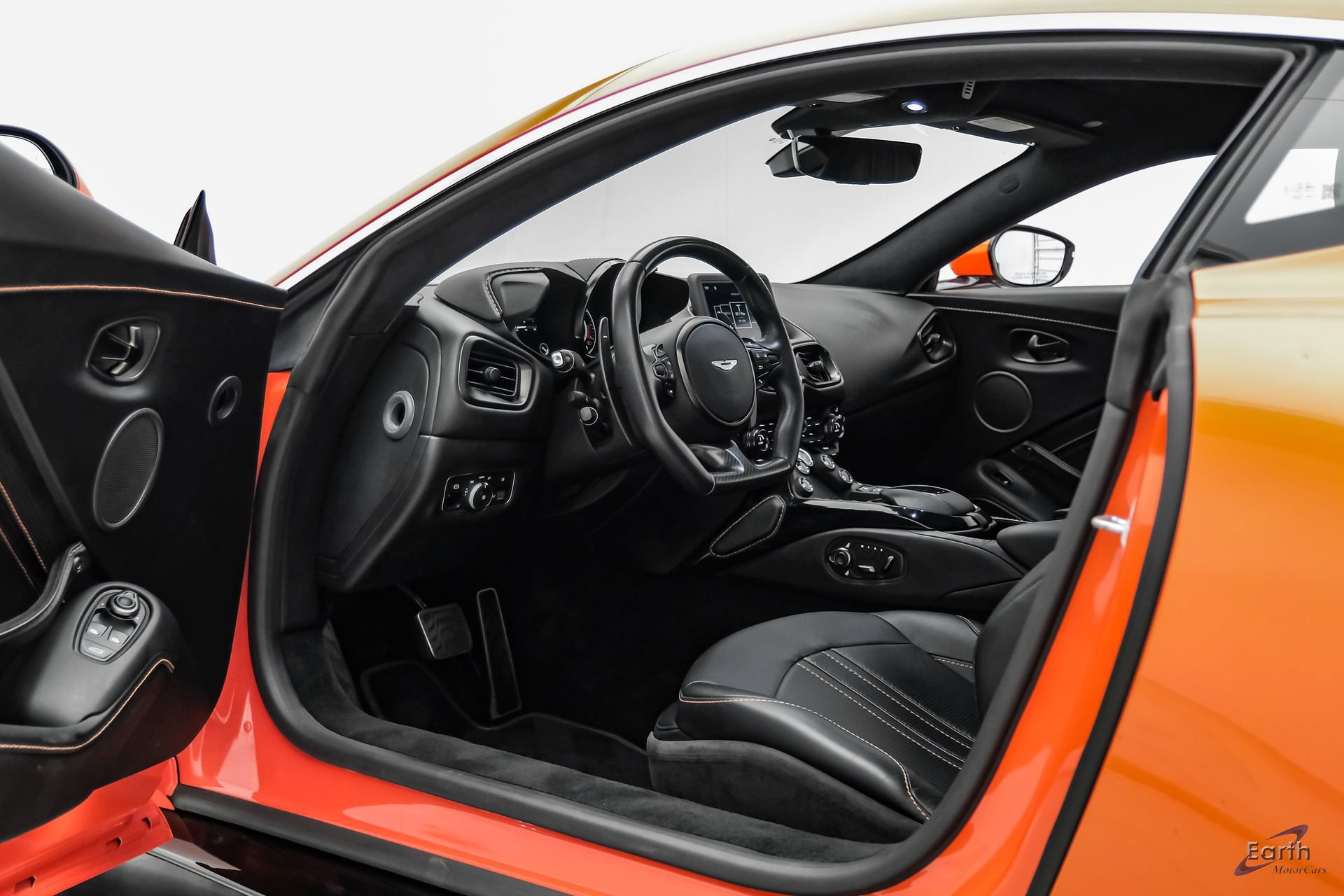 Used 2020 Aston Martin V8 Vantage Coupe RWD image 38