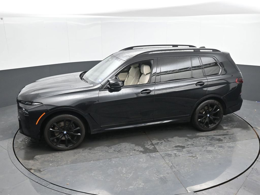 Used 2025 BMW X7 M60i image 45