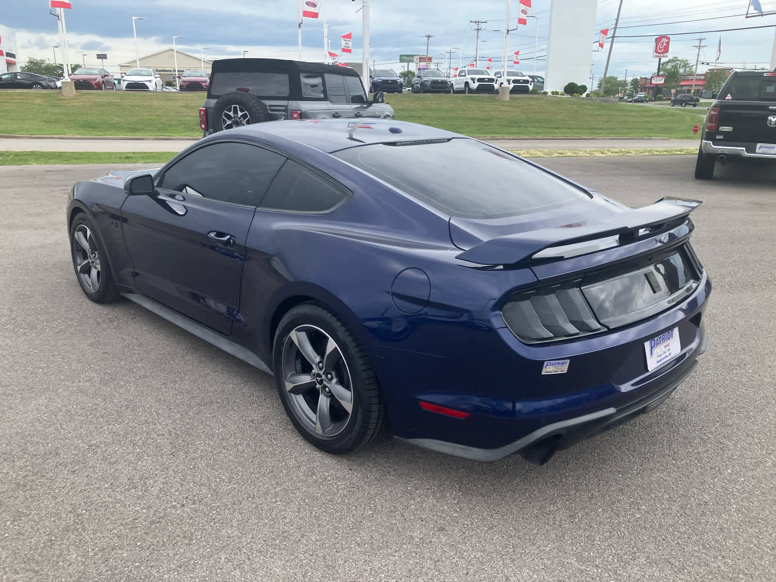 Used 2018 Ford Mustang Premium w/ Ecoboost Performance Package RWD image 5