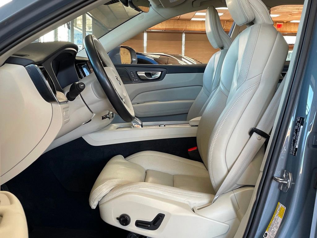 Used 2022 Volvo XC60 T8 Inscription image 12