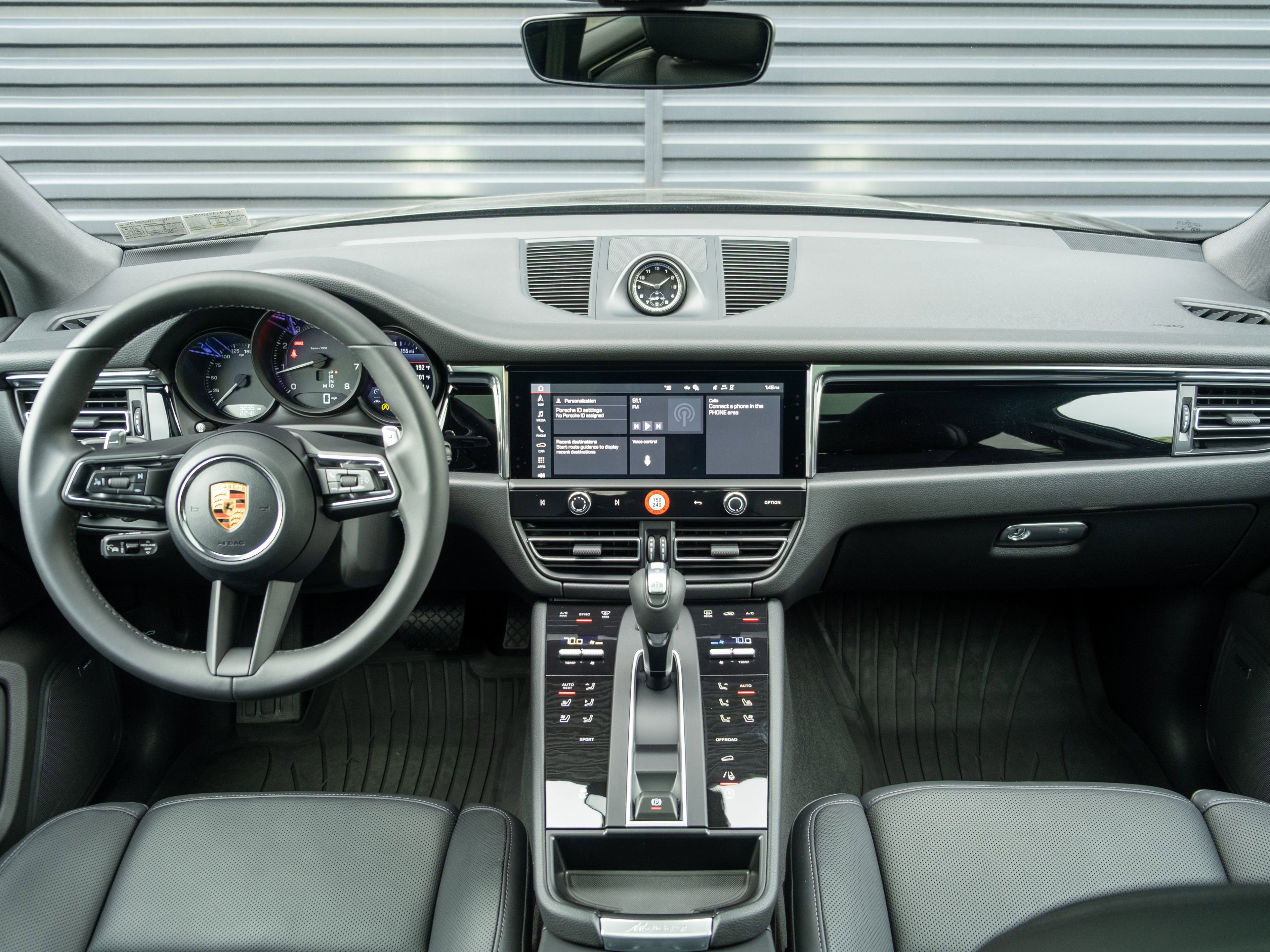 Certified 2026 Porsche Macan AWD/4WD image 19