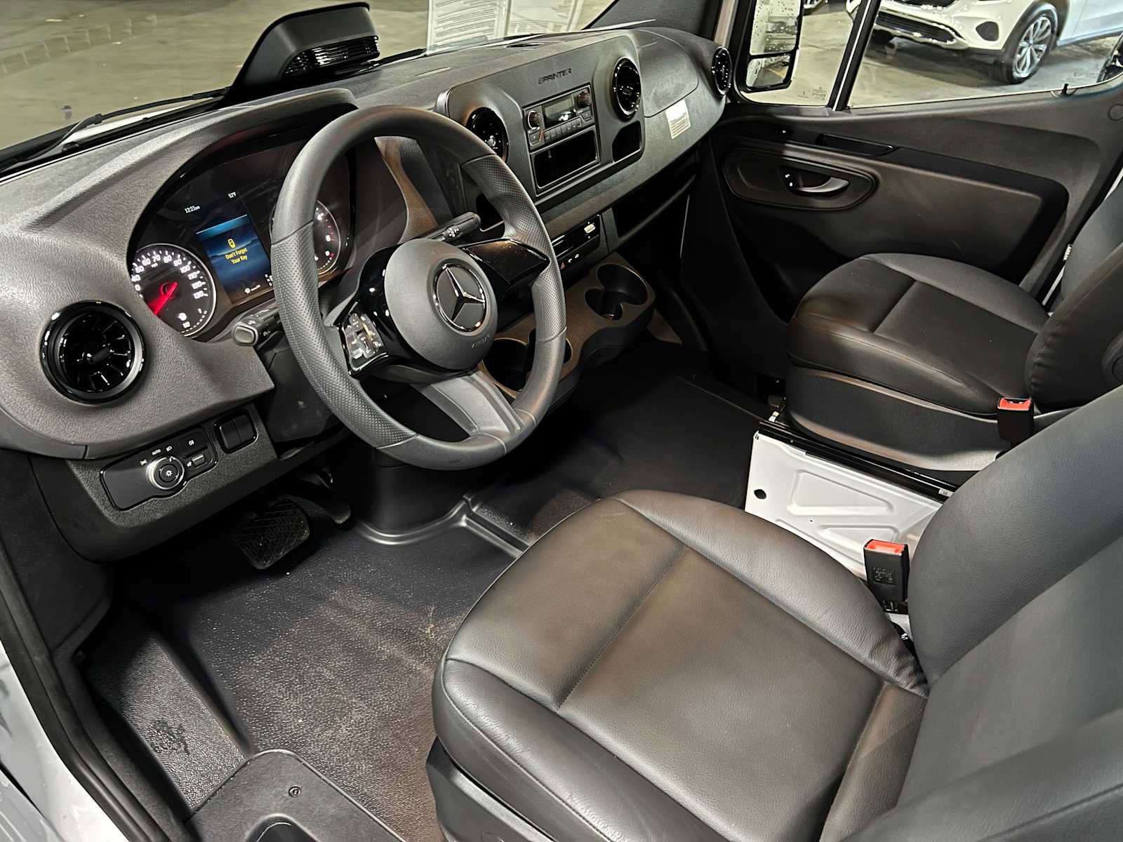 Used 2025 Mercedes-Benz Sprinter 2500 image 23