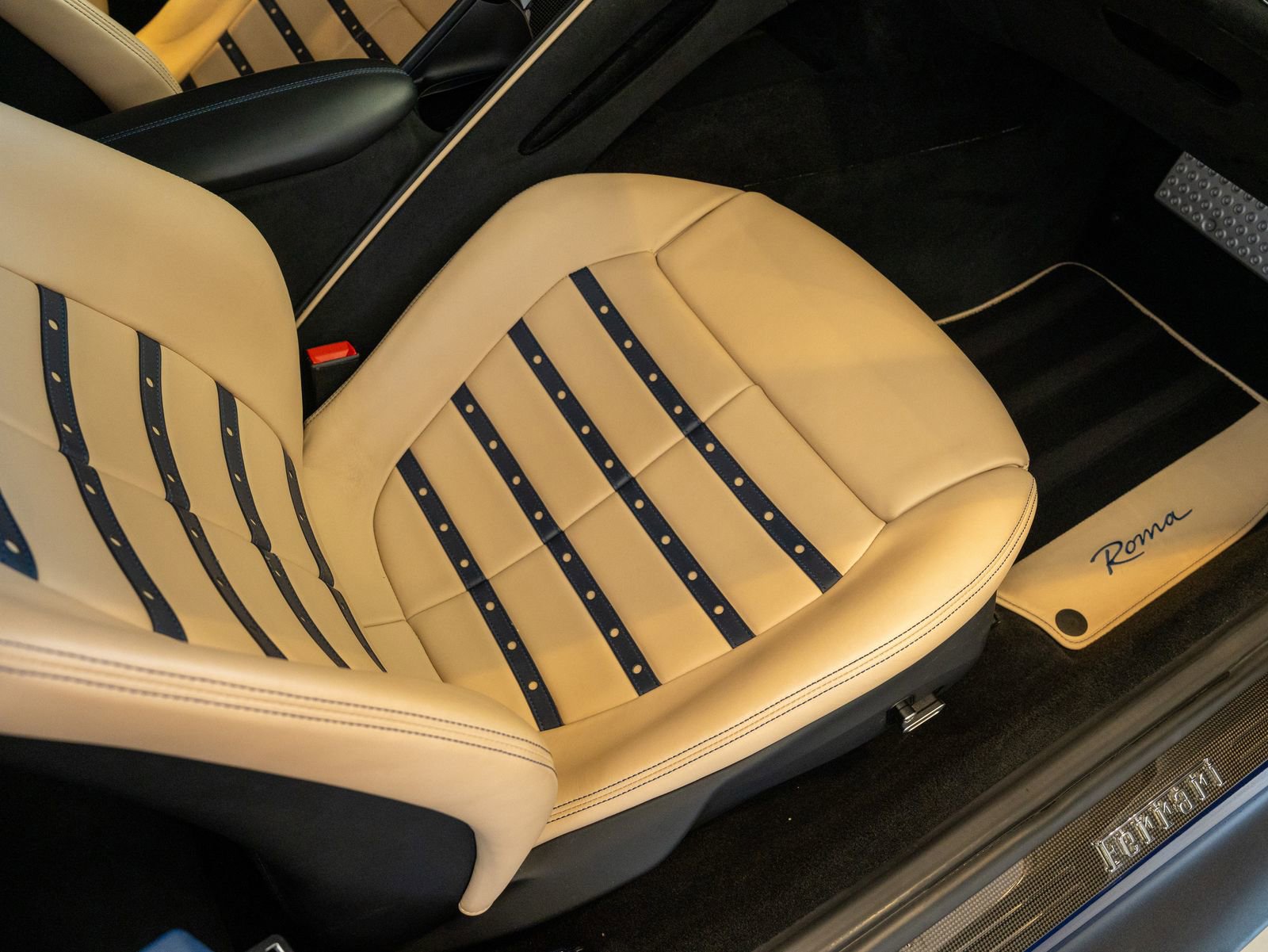 Used 2021 Ferrari Roma RWD image 22