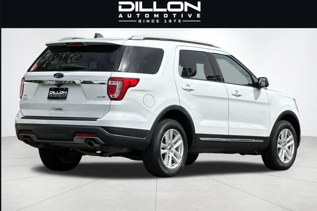 Used 2018 Ford Explorer XLT AWD/4WD image 4