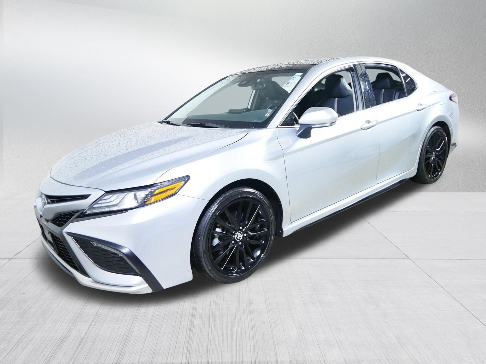 Used 2023 Toyota Camry XSE FWD image 3
