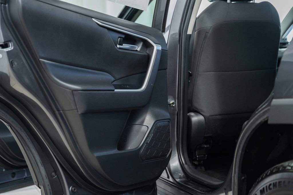 Used 2025 Toyota RAV4 XLE image 31