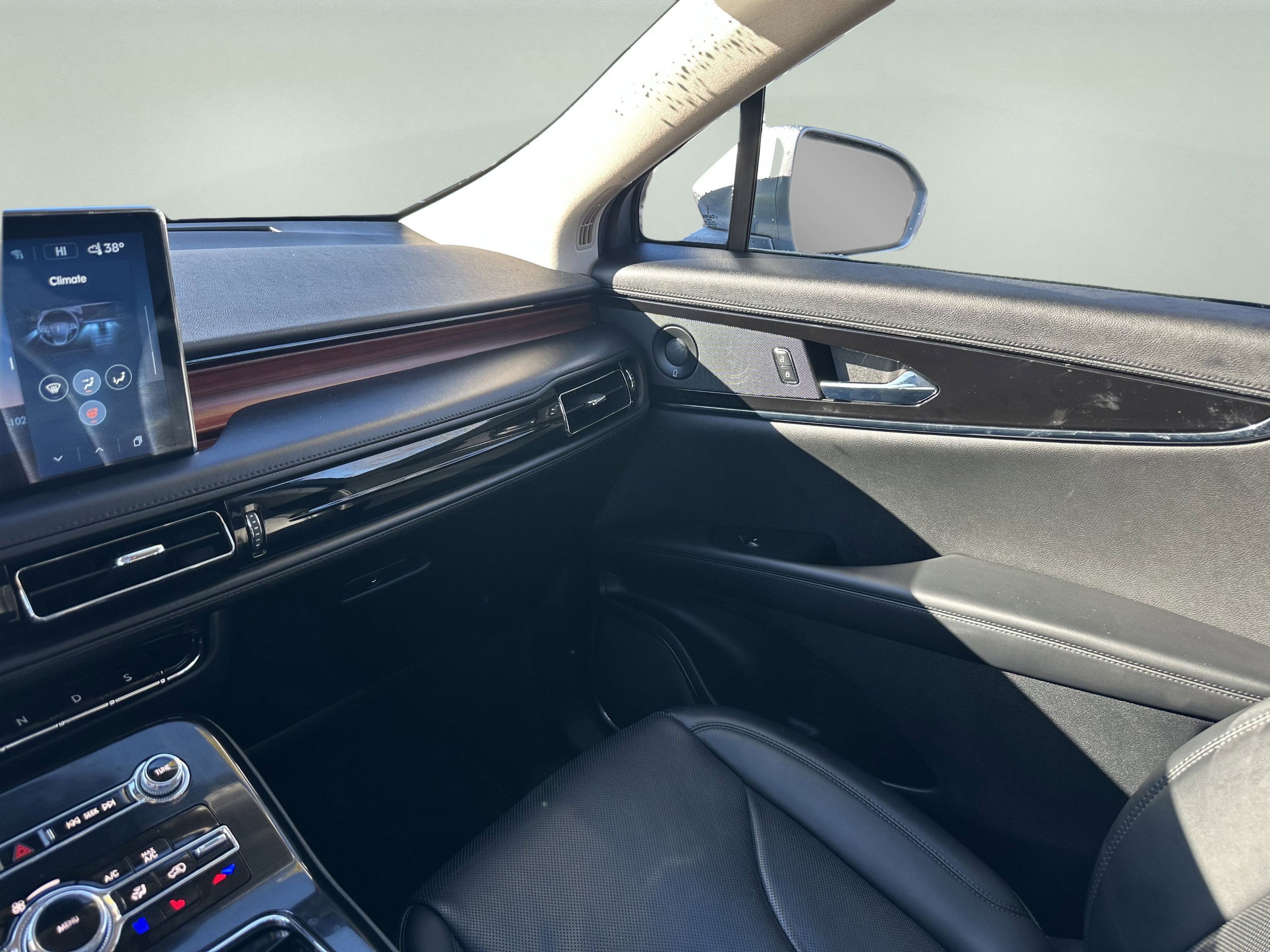 Certified 2022 Lincoln Nautilus Reserve w/ Equipment Group 201A image 16