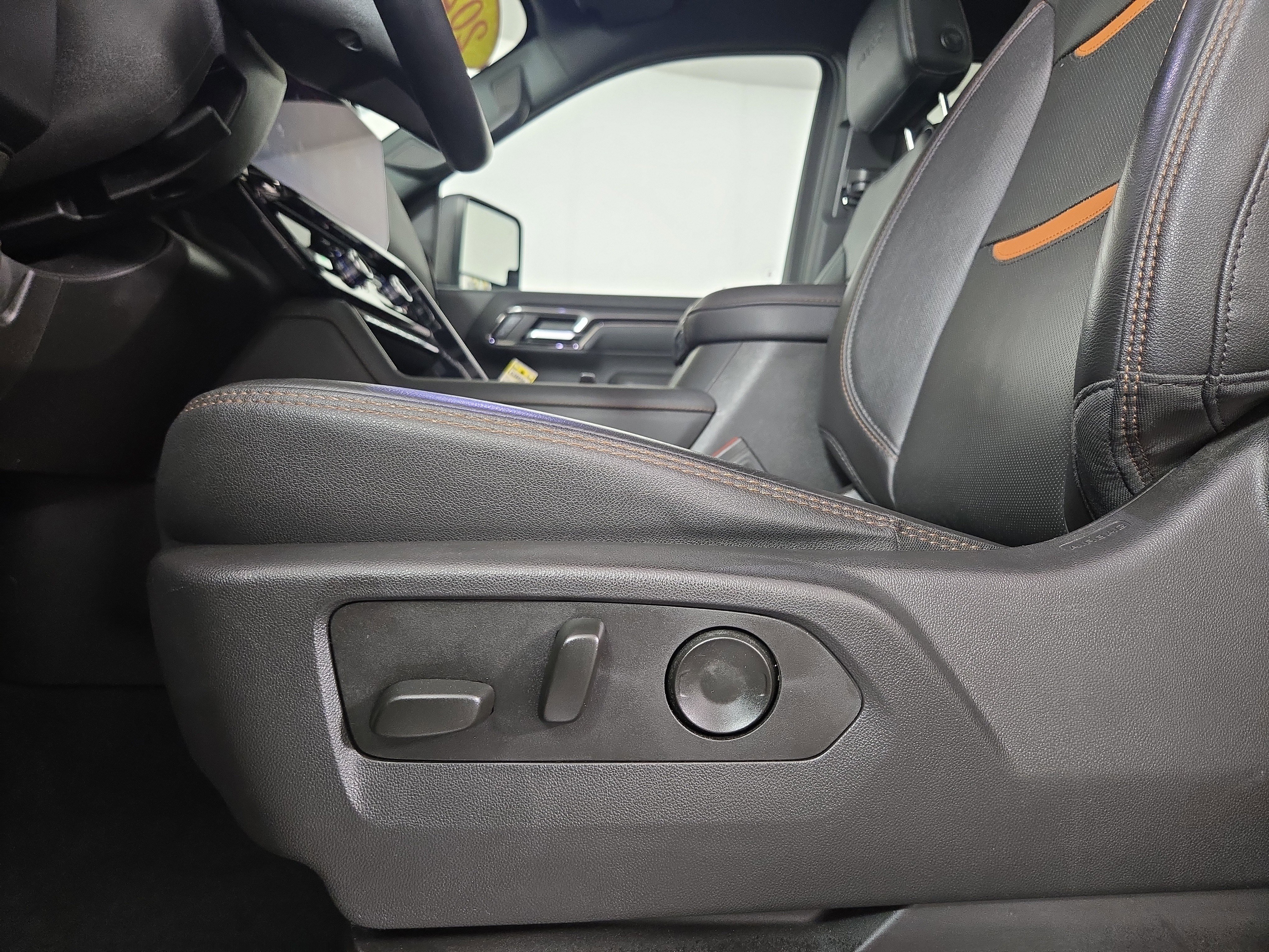 Used 2024 GMC Sierra 2500 AT4 w/ AT4 Preferred Package image 34