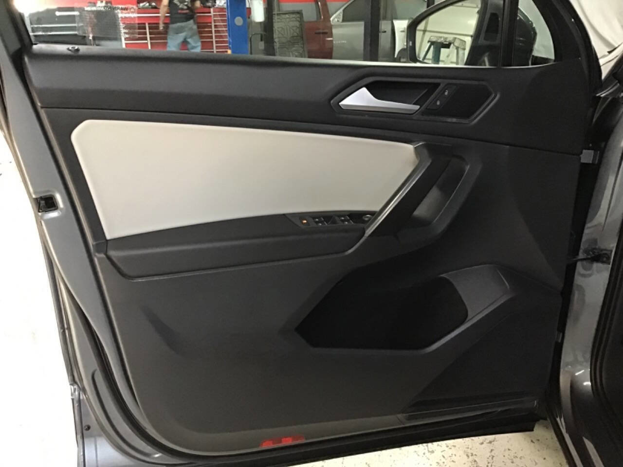 Used 2021 Volkswagen Tiguan SE w/ Panoramic Sunroof Package AWD/4WD image 10
