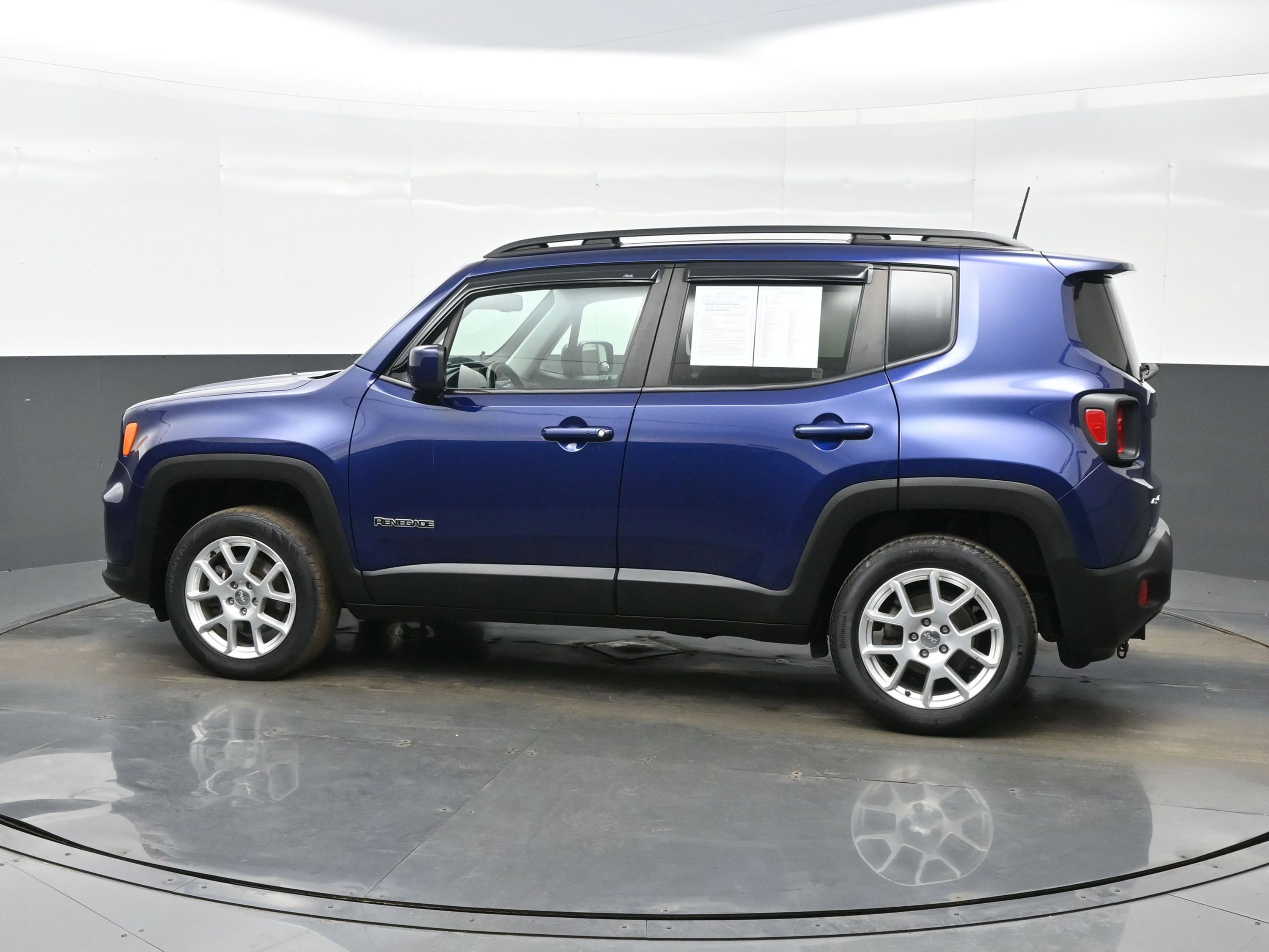 Used 2019 Jeep Renegade Latitude w/ Cold Weather Group image 3