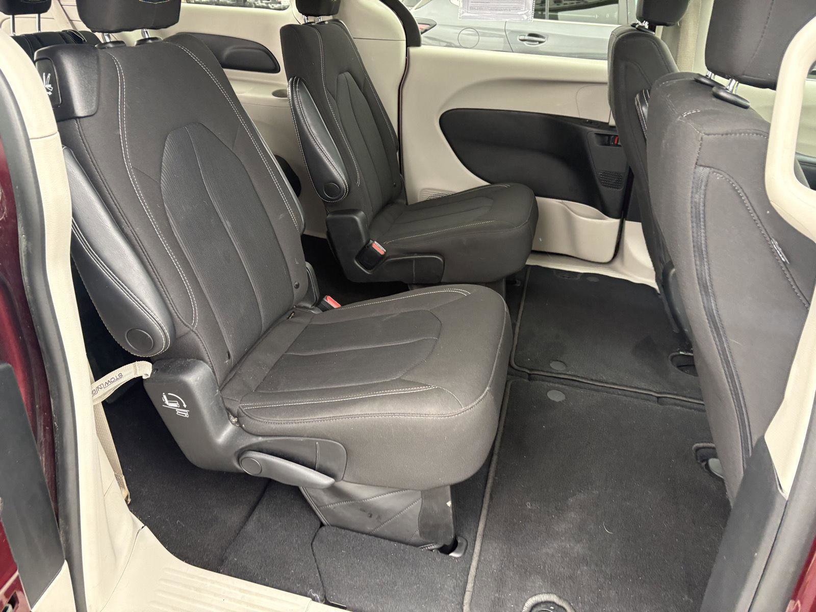Used 2023 Chrysler Voyager LX image 14