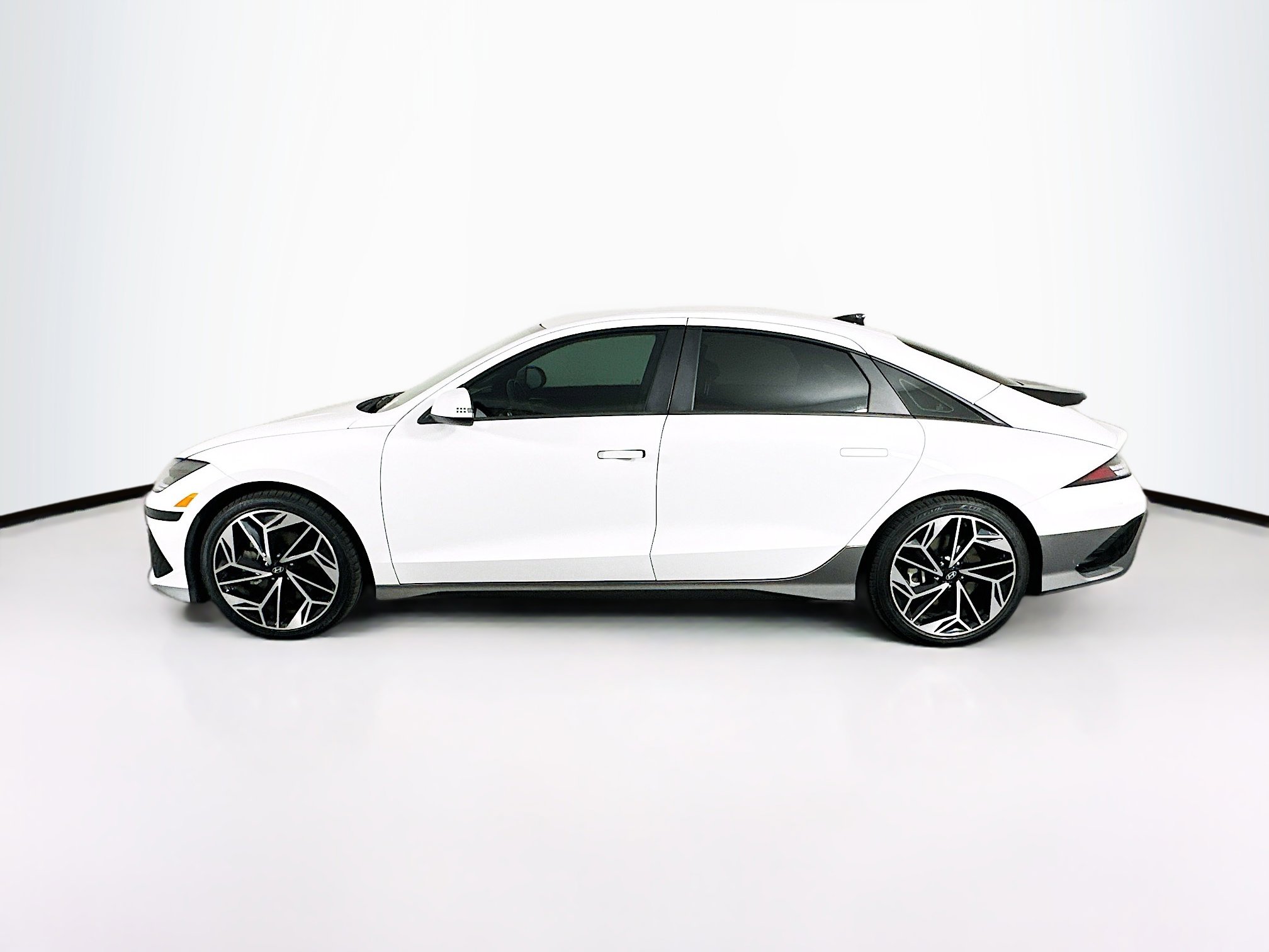 Used 2023 Hyundai Ioniq 6 Limited RWD image 4