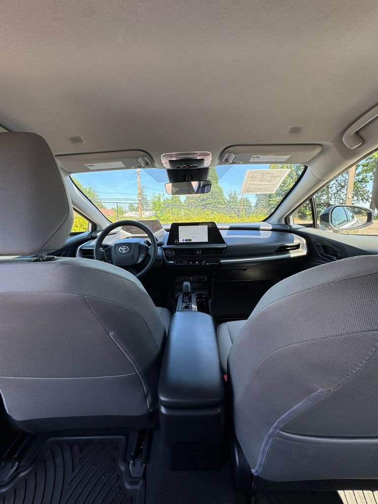 Used 2025 Toyota Prius LE AWD/4WD image 25