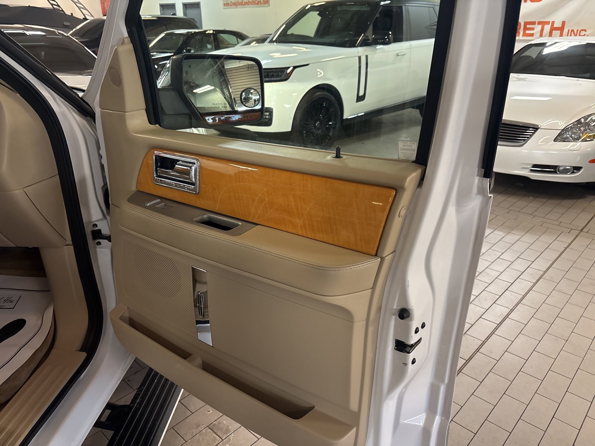 Used 2010 Lincoln Navigator L 4WD image 14