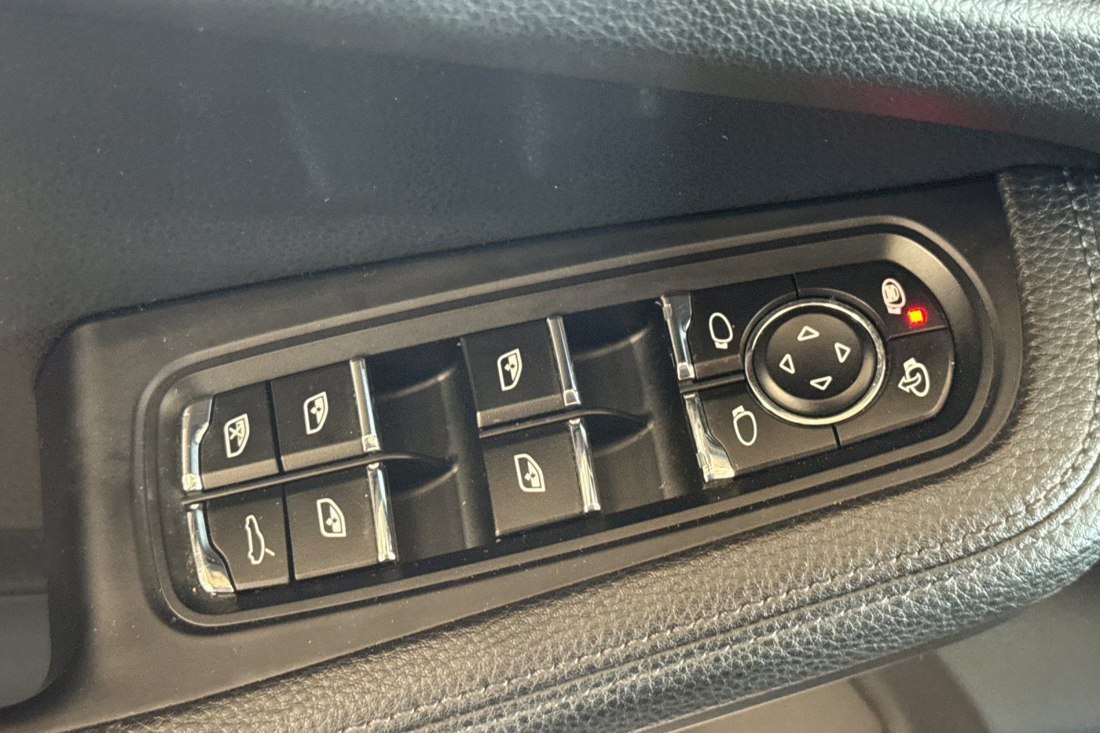 Used 2018 Porsche Macan S AWD/4WD image 13