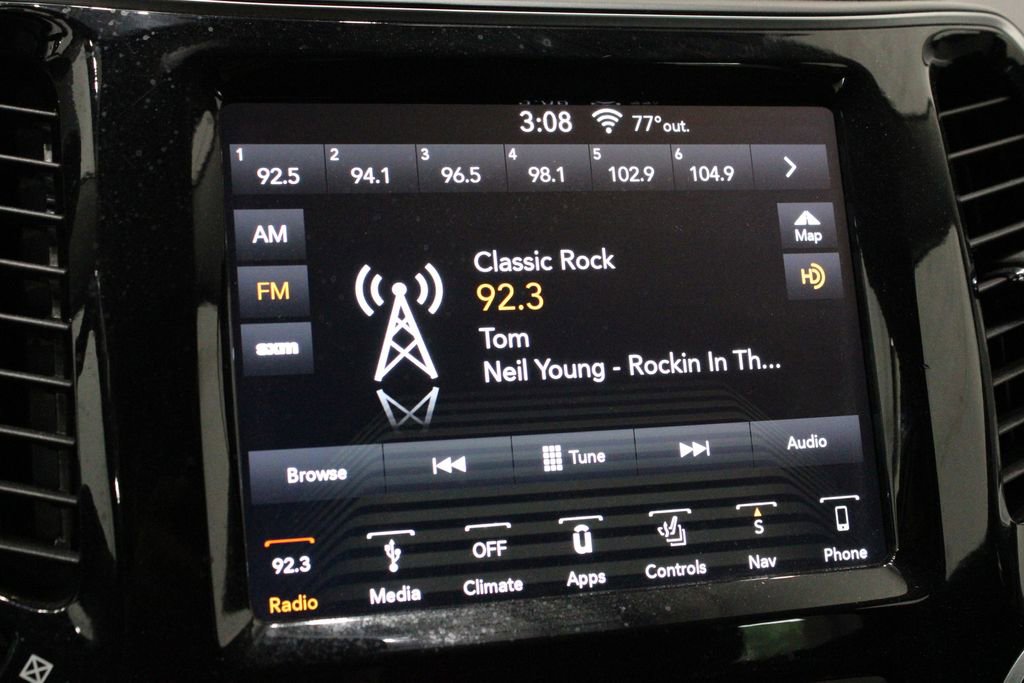 Used 2019 Jeep Cherokee Limited image 32