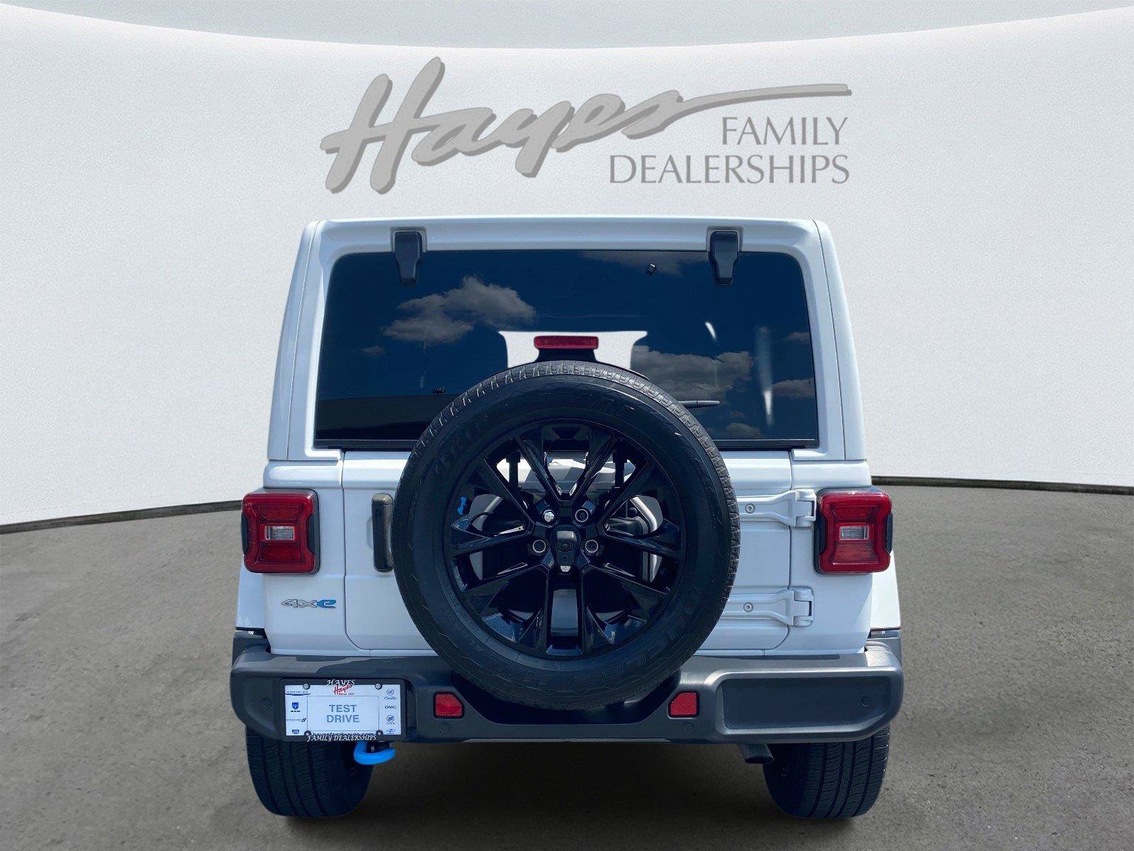 Used 2022 Jeep Wrangler Unlimited Sahara w/ Safety Group AWD/4WD image 4