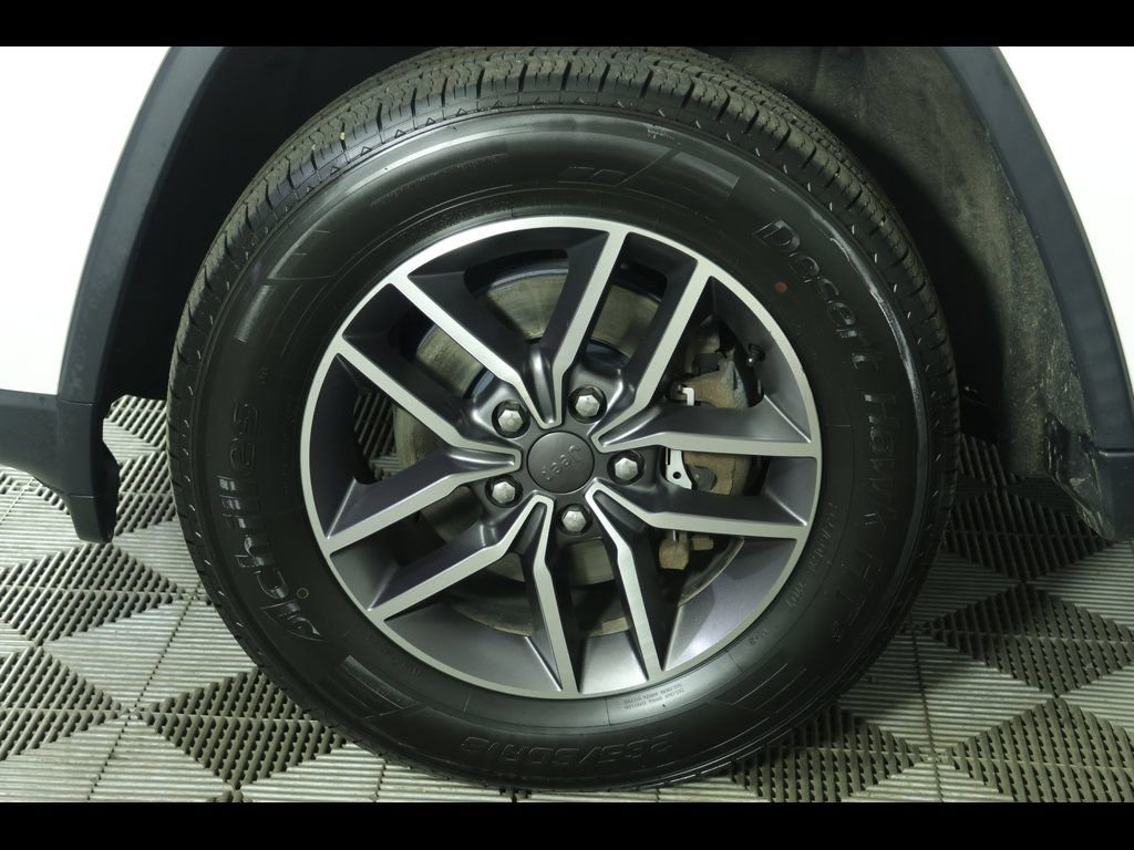 Used 2020 Jeep Grand Cherokee Limited AWD/4WD image 22