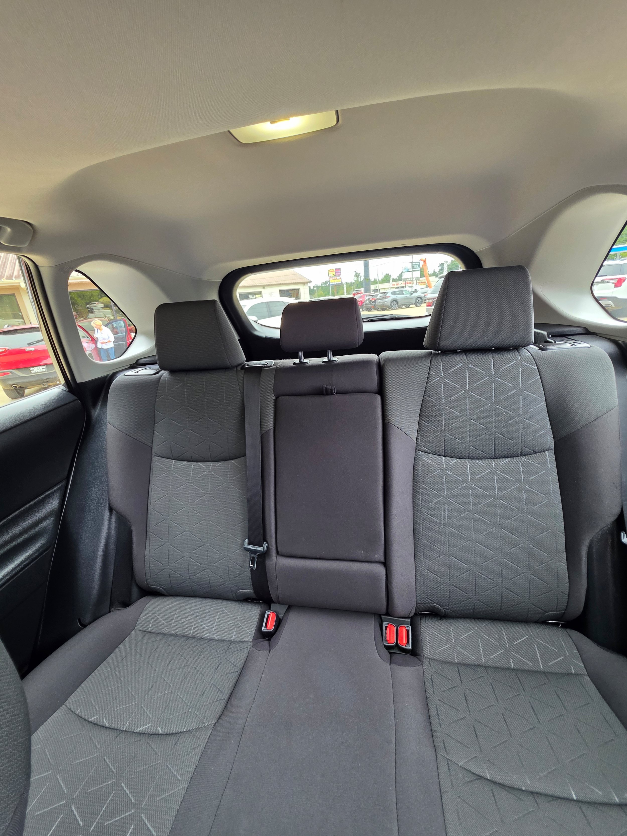 Used 2022 Toyota RAV4 XLE w/ Convenience Package FWD image 24