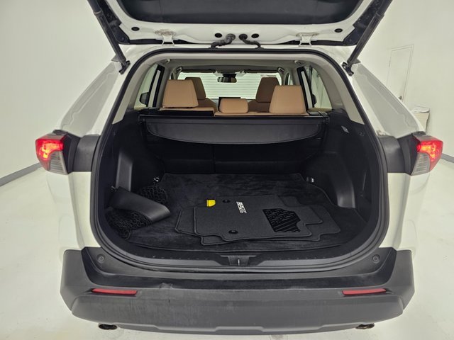 Used 2021 Toyota RAV4 XLE w/ Convenience Package image 35