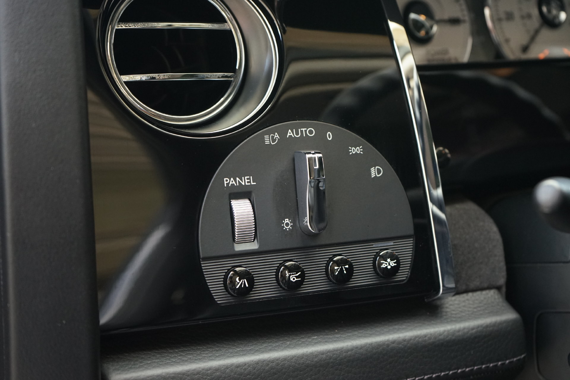 Used 2011 Rolls-Royce Ghost RWD image 25