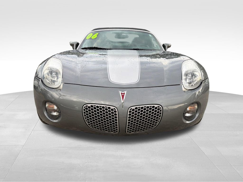 Used 2006 Pontiac Solstice Convertible w/ Premium Package RWD image 3