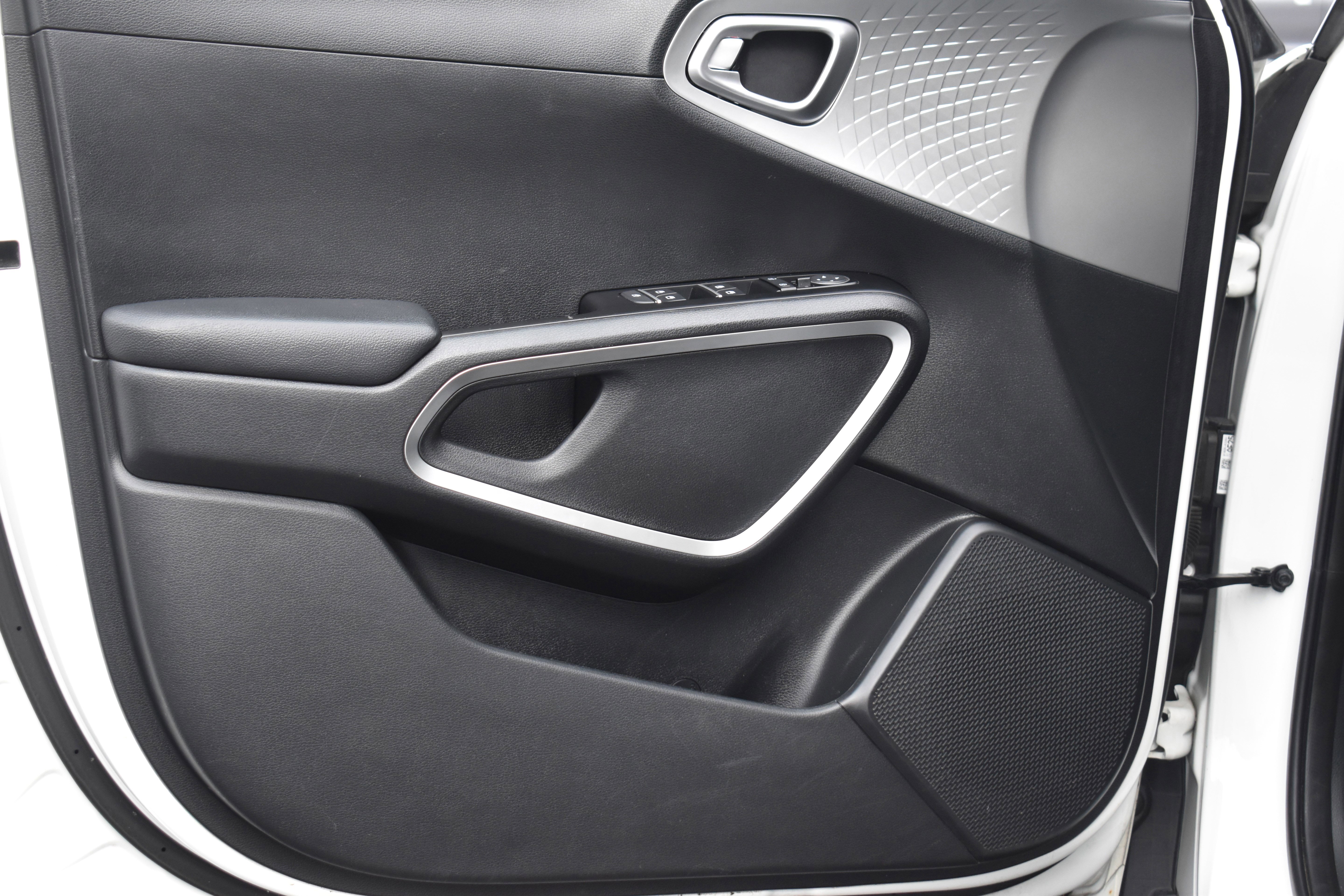 Used 2024 Kia Soul LX w/ Option Group 015 image 5