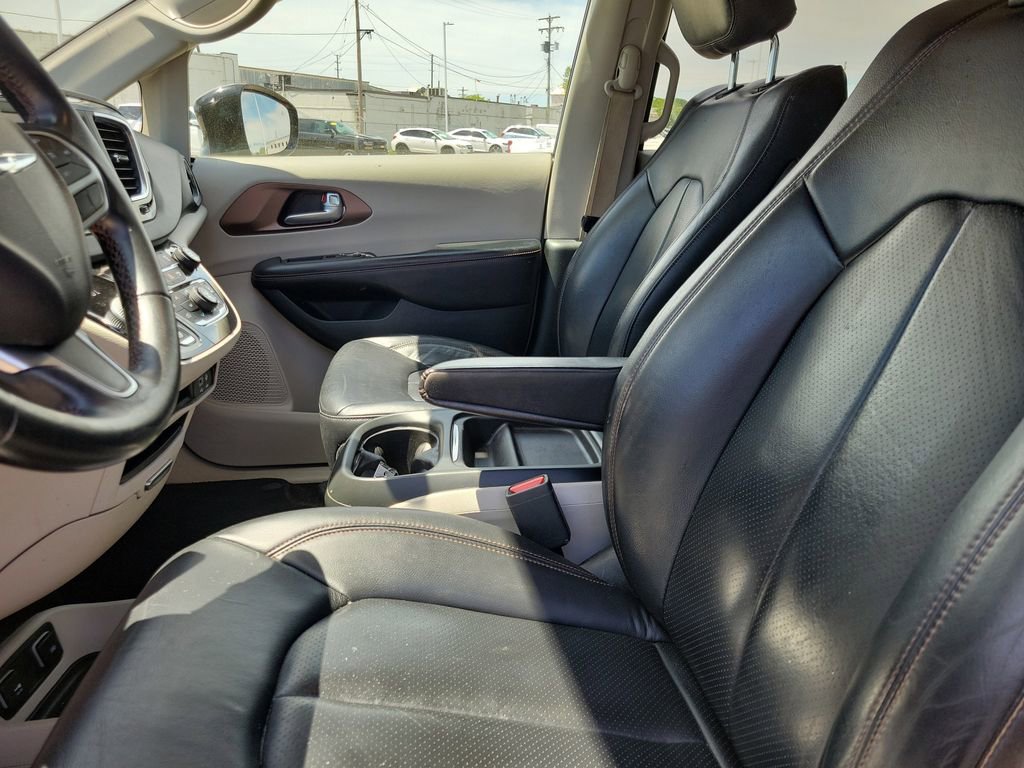Used 2018 Chrysler Pacifica Touring-L FWD image 20
