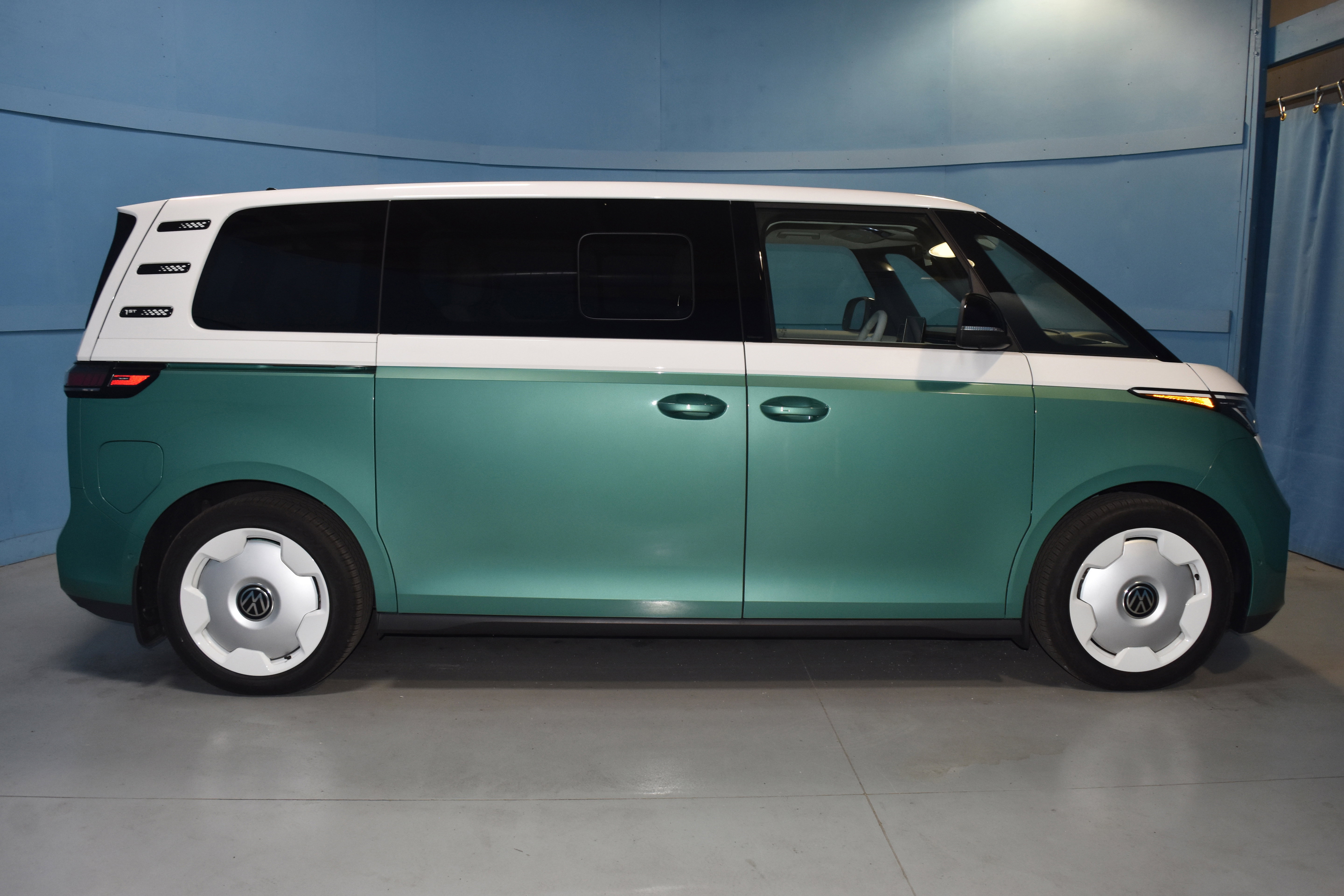 New 2025 Volkswagen ID. Buzz 1st Edition image 19