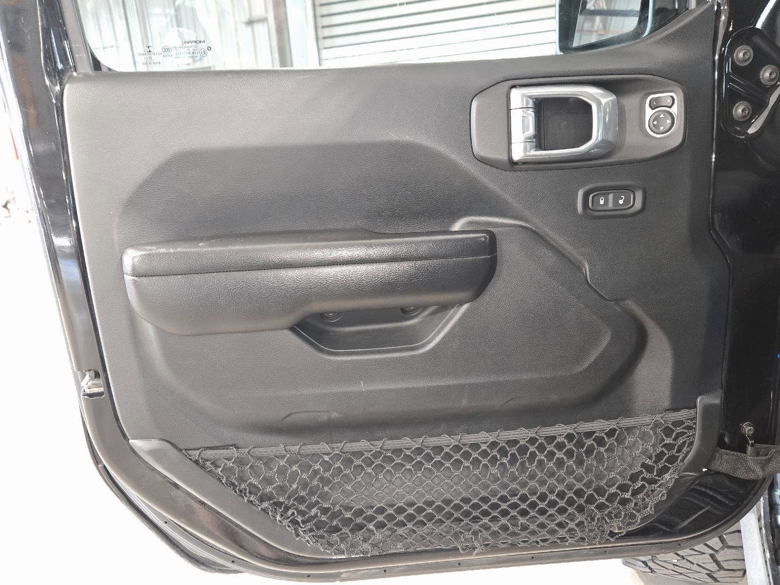 Used 2021 Jeep Gladiator Willys AWD/4WD image 12