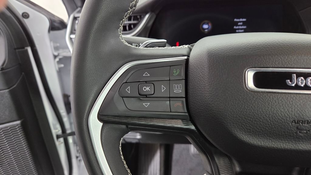 Used 2023 Jeep Grand Cherokee L Laredo image 18