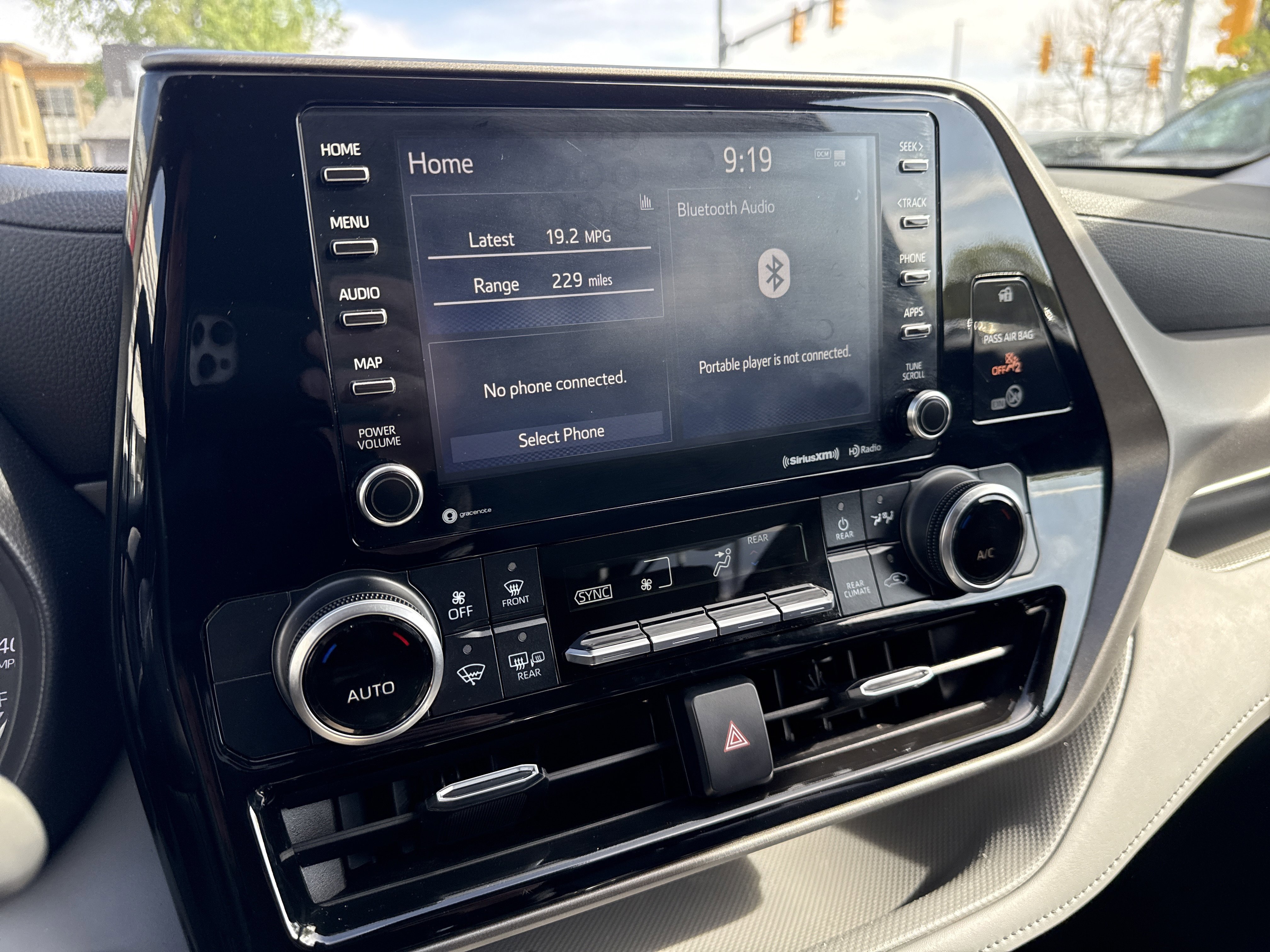 Used 2022 Toyota Highlander LE AWD/4WD image 20
