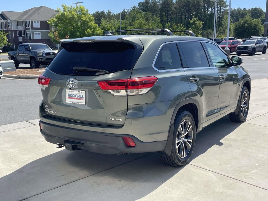 Used 2017 Toyota Highlander Plus AWD/4WD image 6