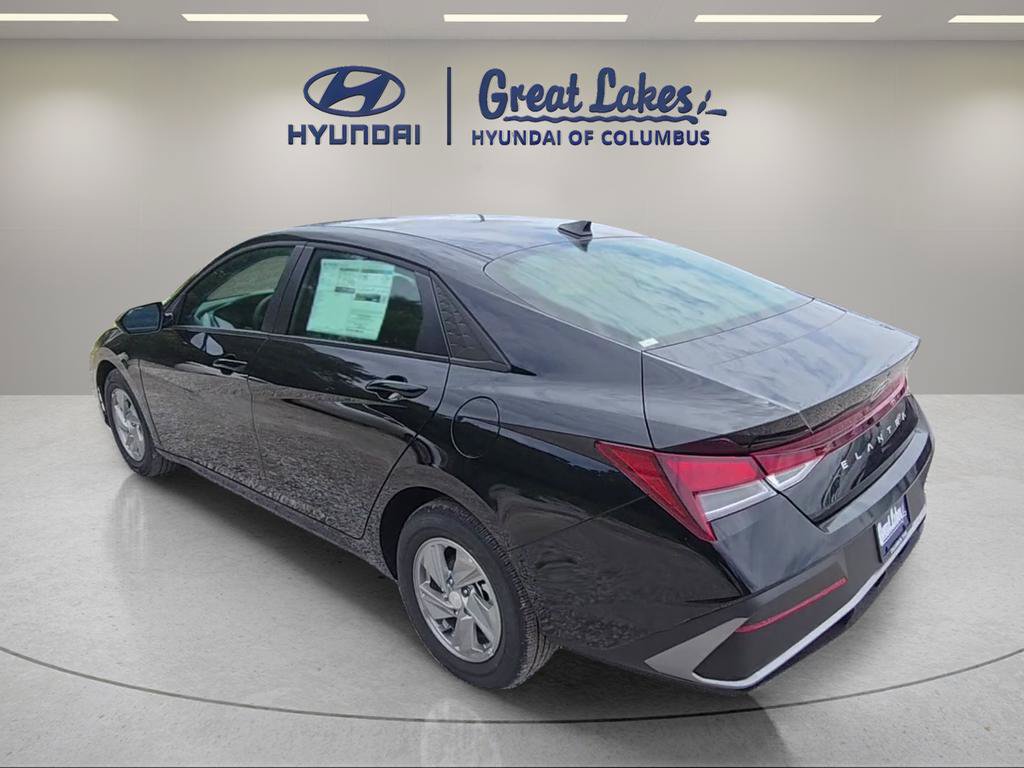 New 2026 Hyundai Elantra SE FWD image 3