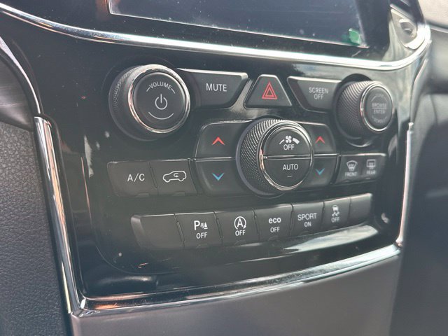 Used 2020 Jeep Grand Cherokee Laredo AWD/4WD image 8