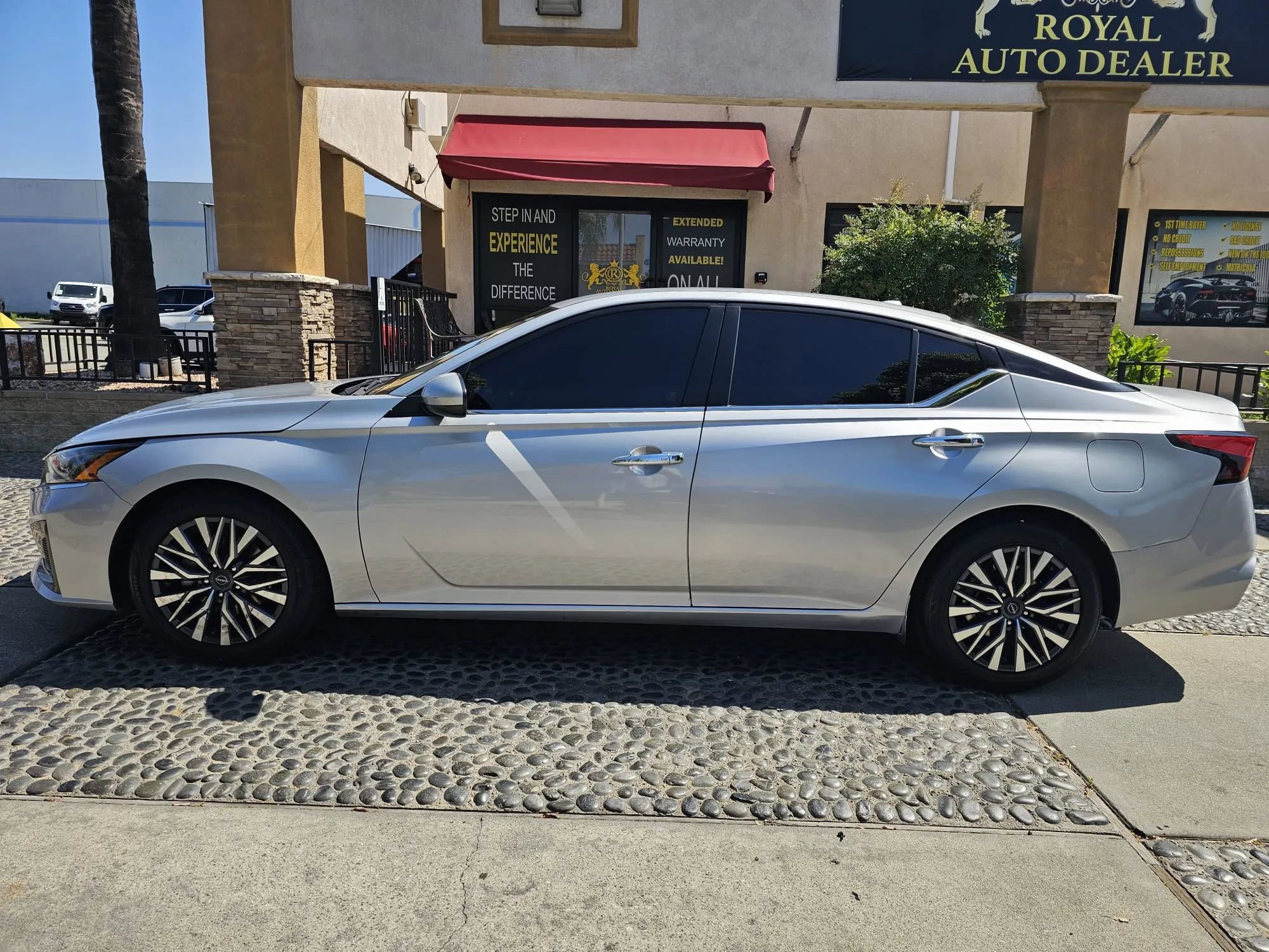 Used 2023 Nissan Altima 2.5 SV FWD image 8