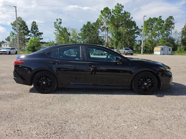 Used 2025 Toyota Camry SE FWD image 3