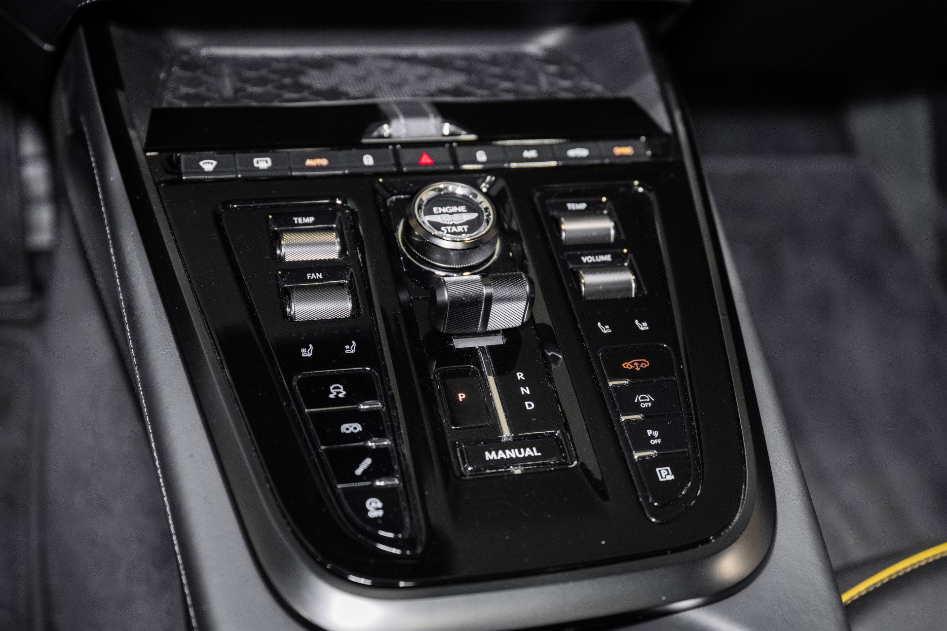 Used 2025 Aston Martin DBX 707 image 33