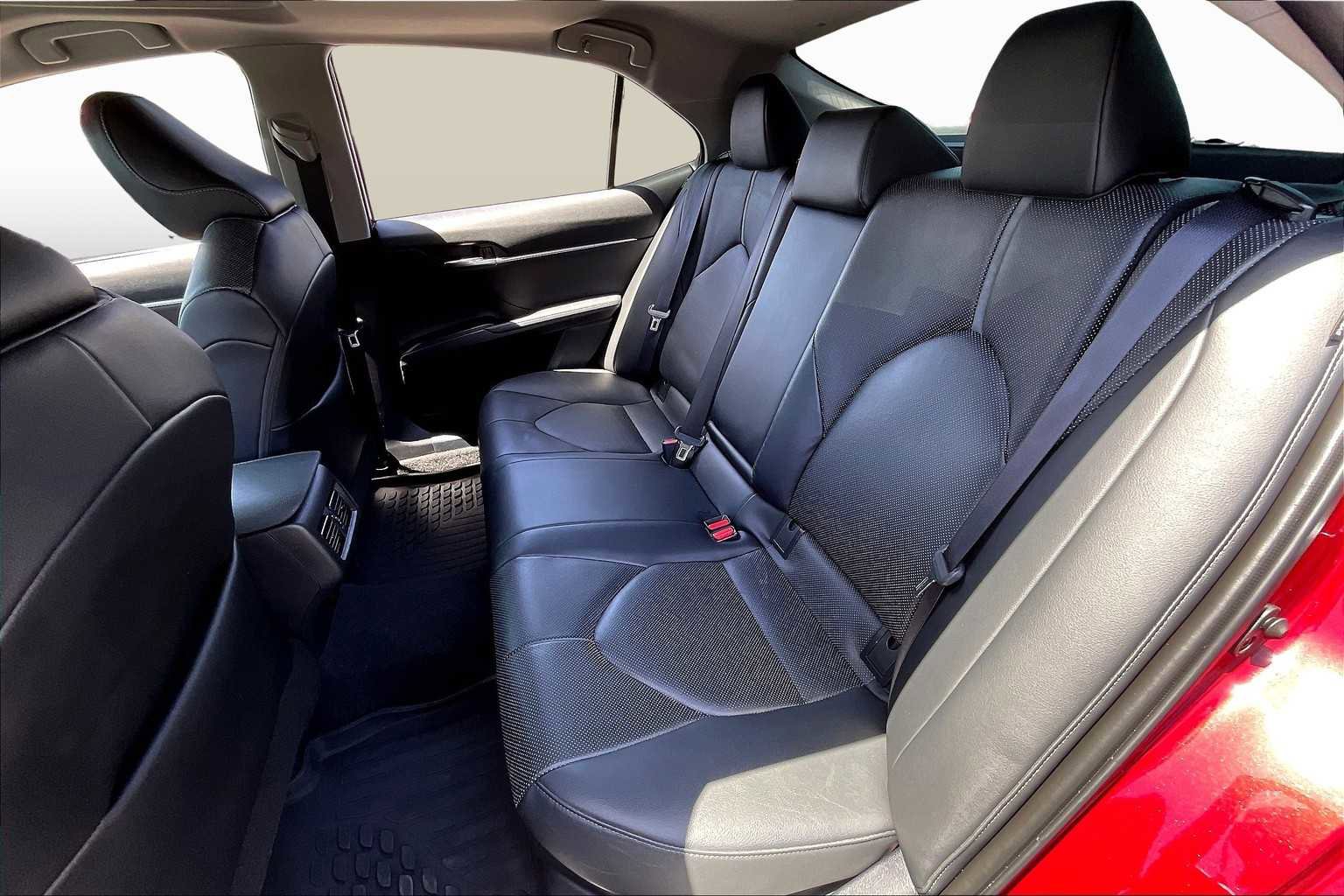 Used 2022 Toyota Camry XLE w/ Navigation Upgrade Package FWD image 19