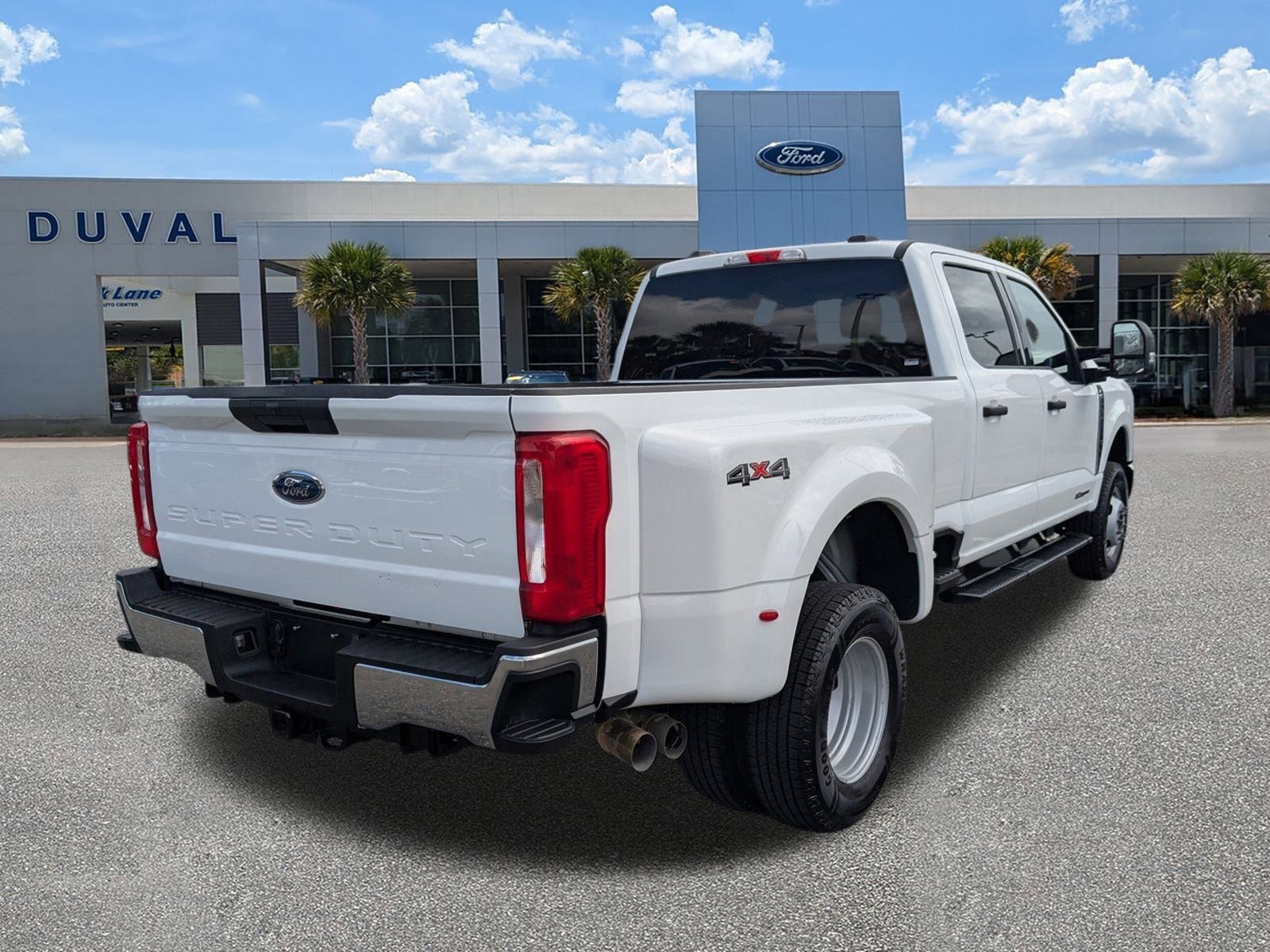Used 2024 Ford F350 XLT image 3