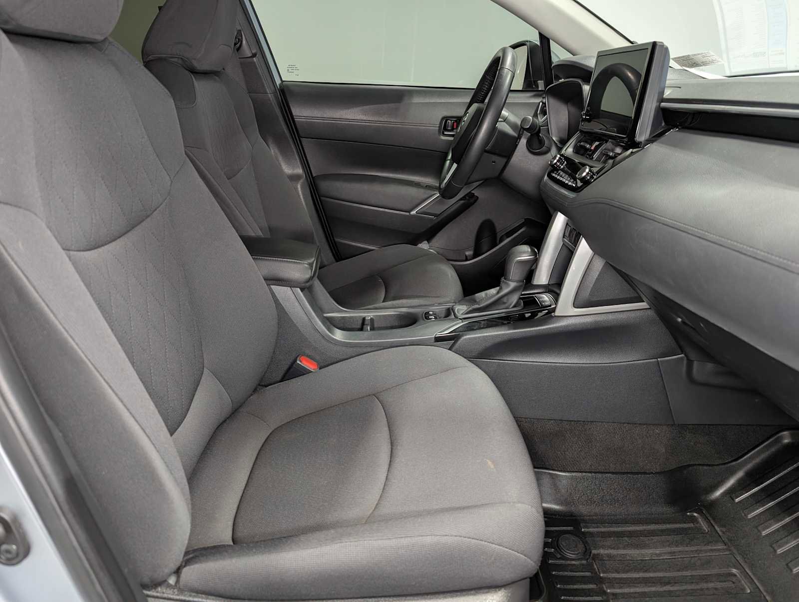 Used 2023 Toyota Corolla Cross LE FWD image 40