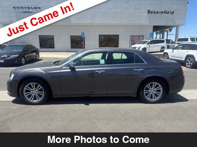 Used 2017 Chrysler 300 C RWD image 2