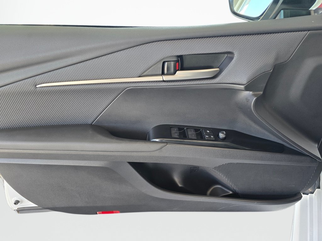 Used 2025 Toyota Camry SE FWD image 31