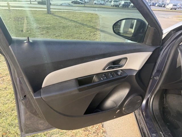 Used 2014 Chevrolet Cruze LS image 10