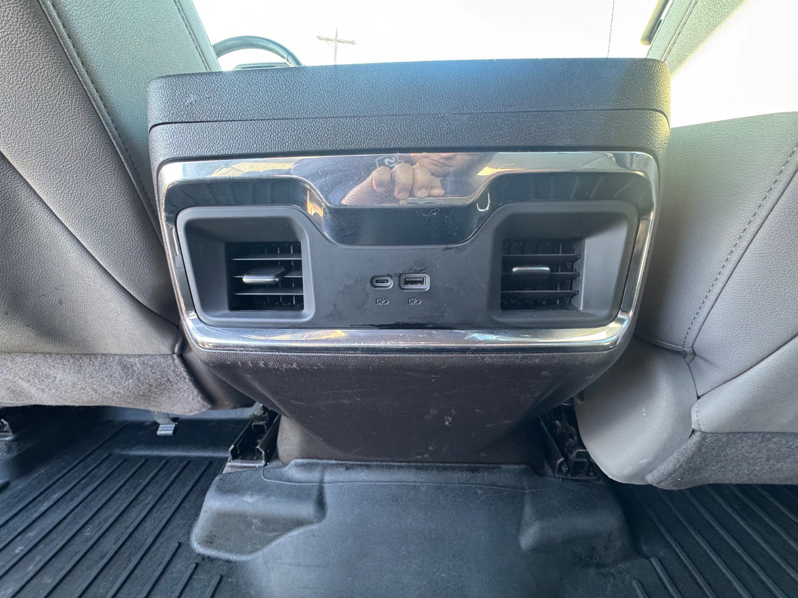 Used 2024 GMC Sierra 3500 SLT w/ SLT Convenience Package image 15