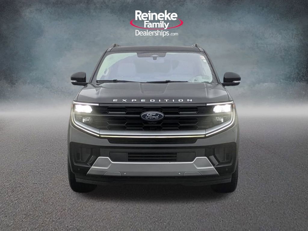 Used 2025 Ford Expedition Max Platinum AWD/4WD image 2