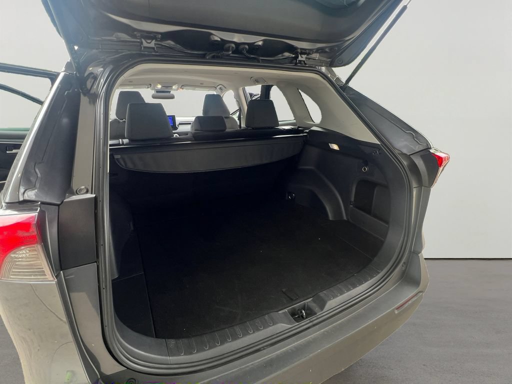 Used 2025 Toyota RAV4 XLE AWD/4WD image 30