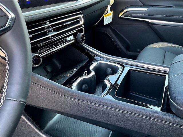 New 2025 Chevrolet Traverse LT w/ Sun and Wheel Package image 12