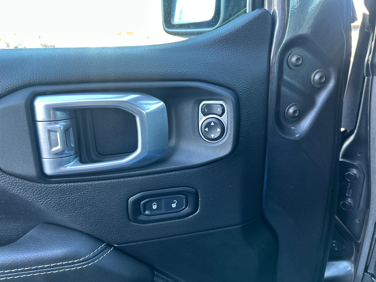 Used 2021 Jeep Wrangler Unlimited Sahara w/ Uconnect 4C Nav & Sound Group image 6